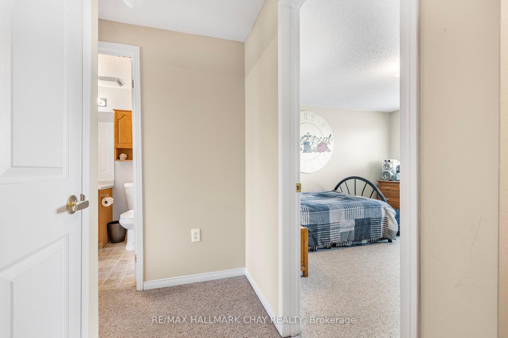 125 COURTNEY Crescent photo 11