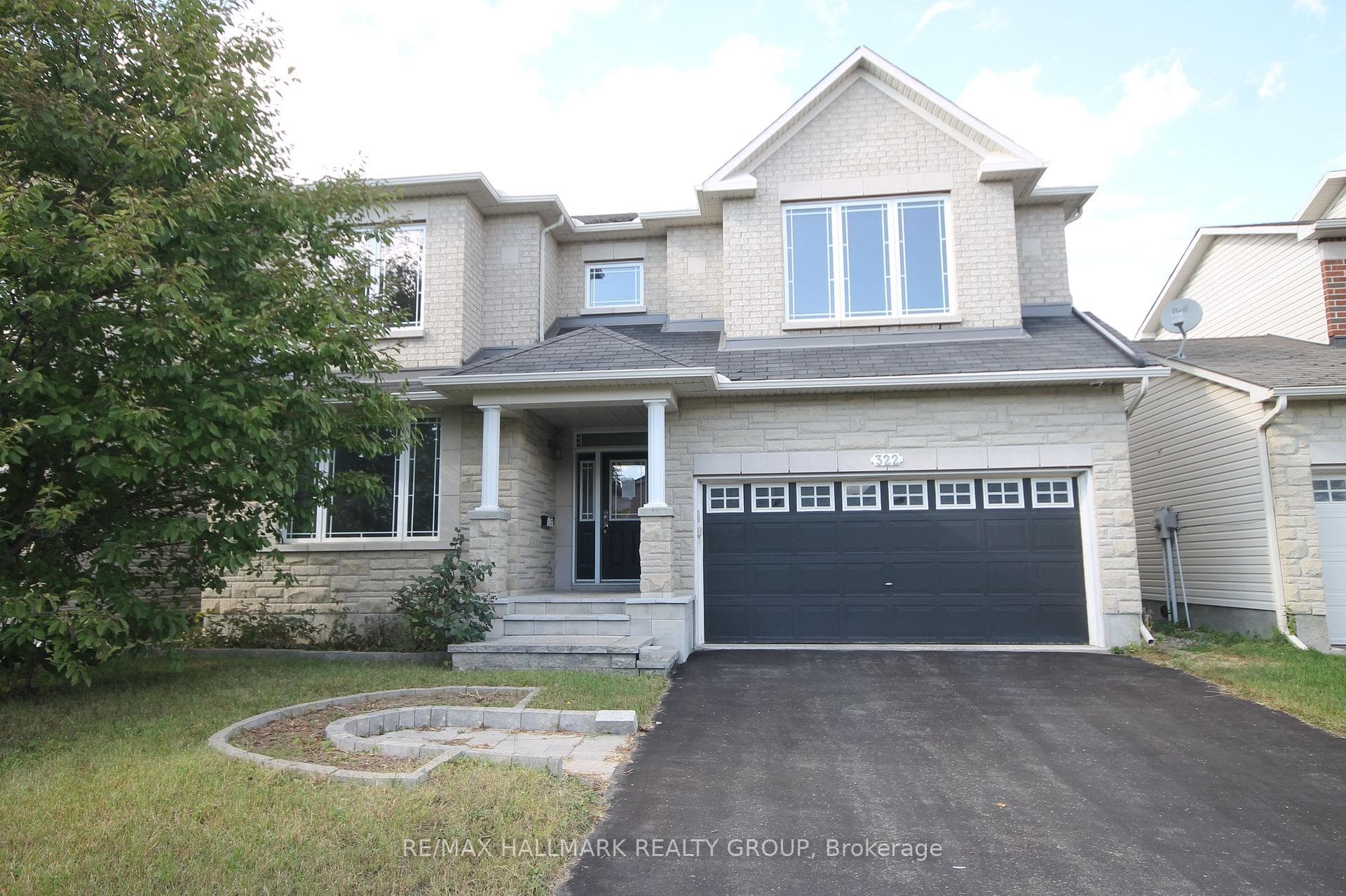 322 FAIRLAKES Way photo 2