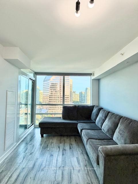 5740 Yonge Street Unit 1401 photo 15