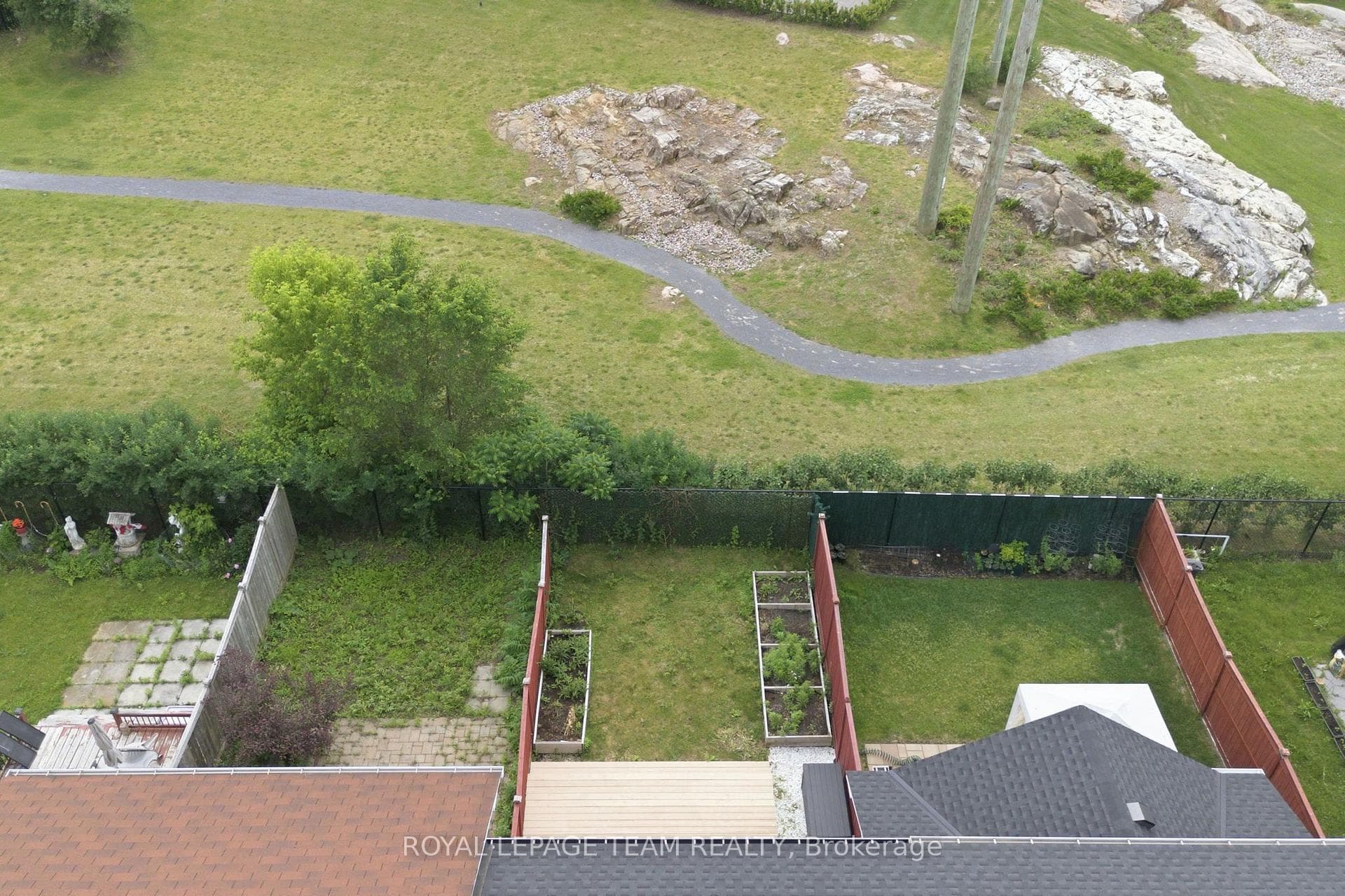 189 Gray Crescent photo 36