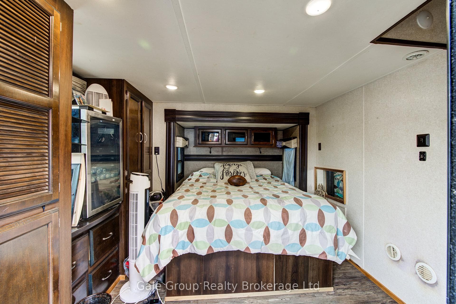 495856 10th Line Unit 92 photo 18