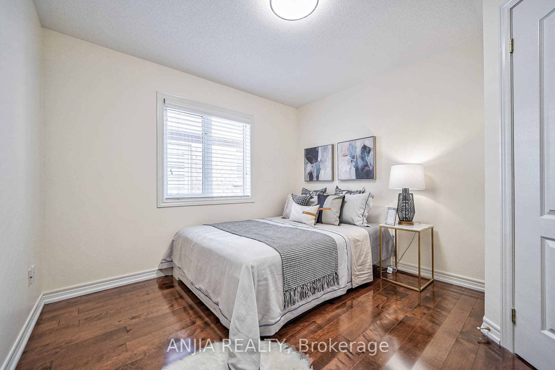 12 Hermitage Boulevard photo 21