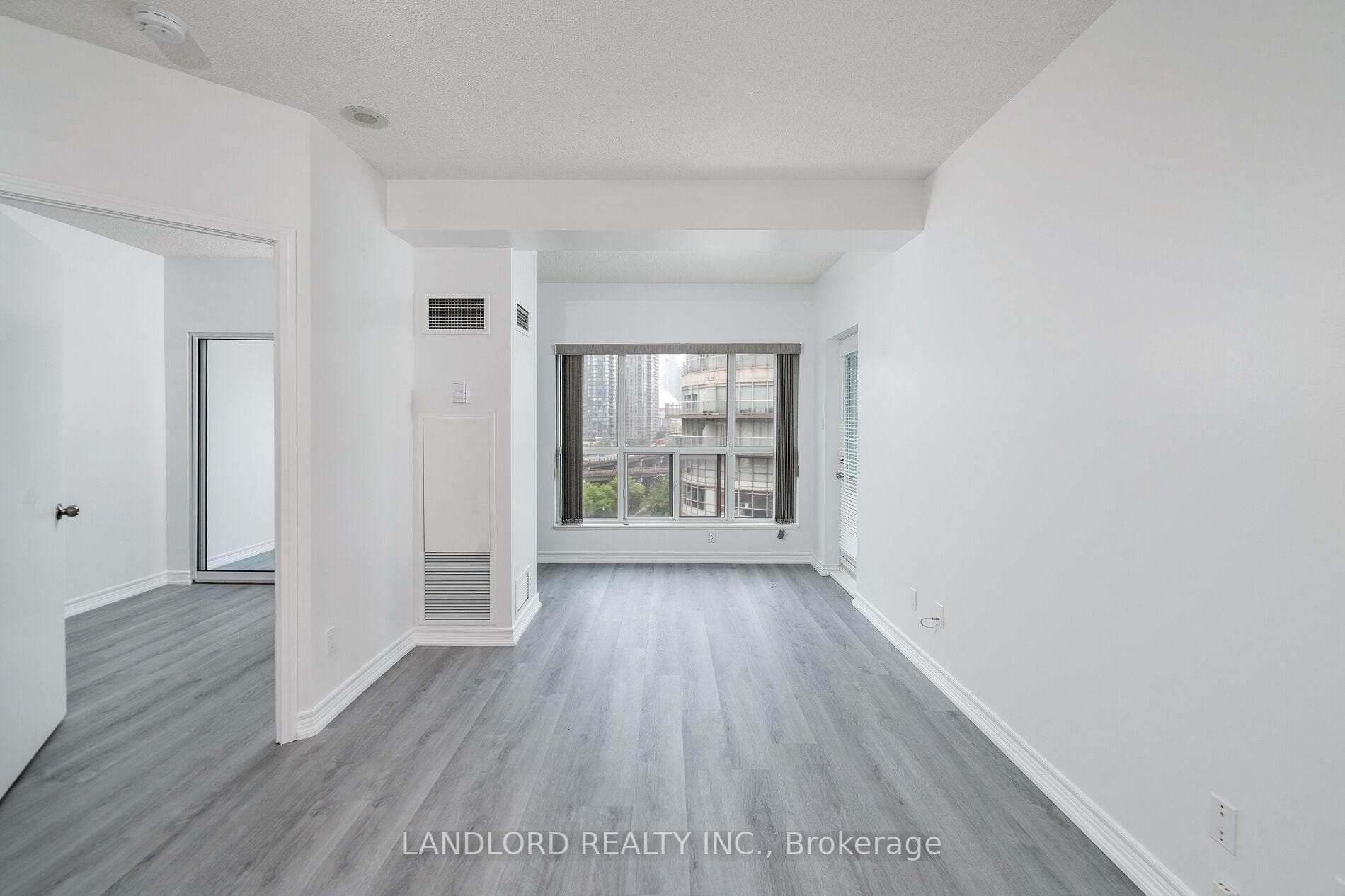 600 Queens Quay Unit 1005 photo 2