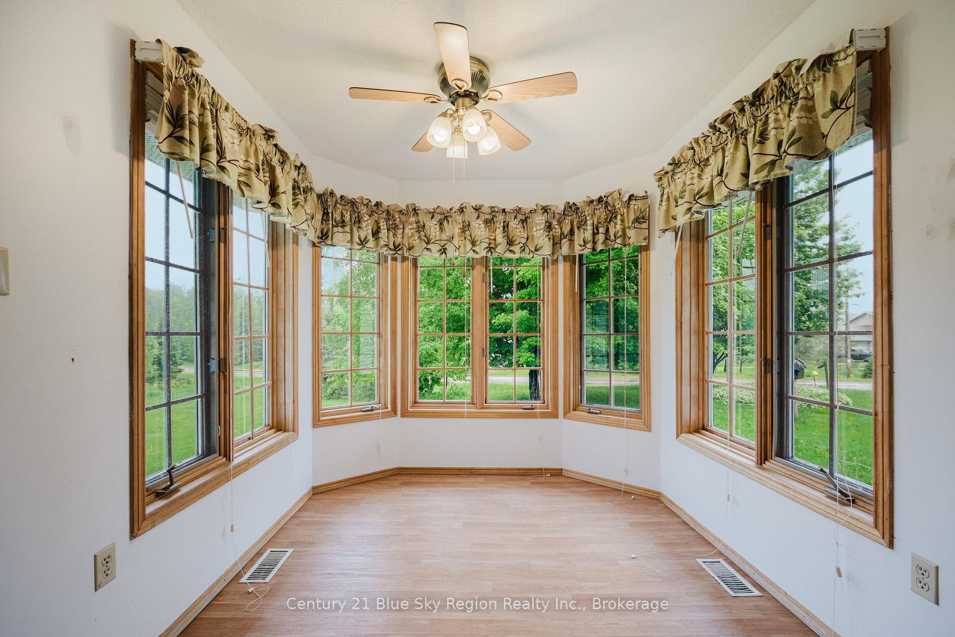 69 Waukegan Road photo 10