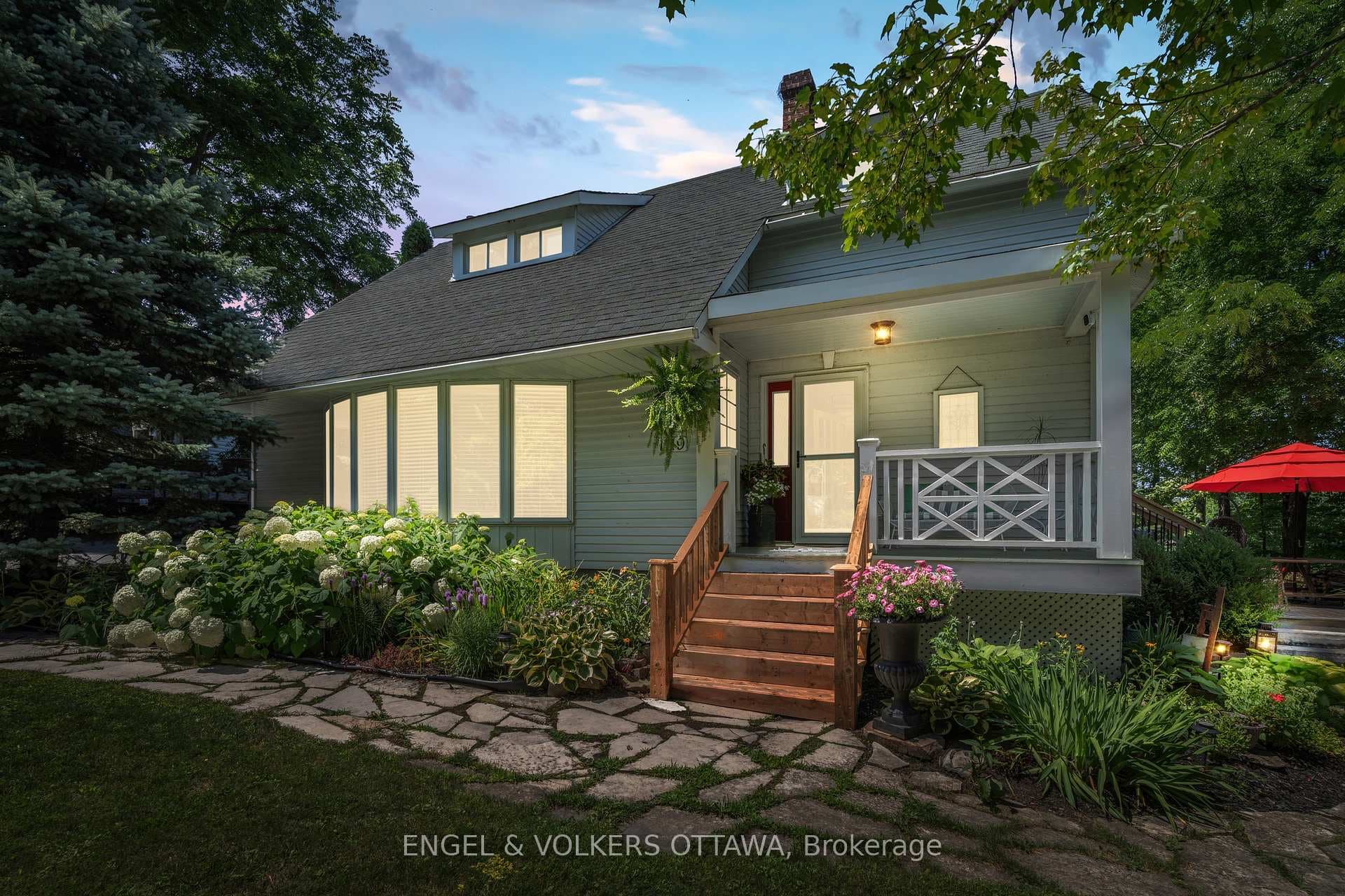 1119 Tighe Street photo 2