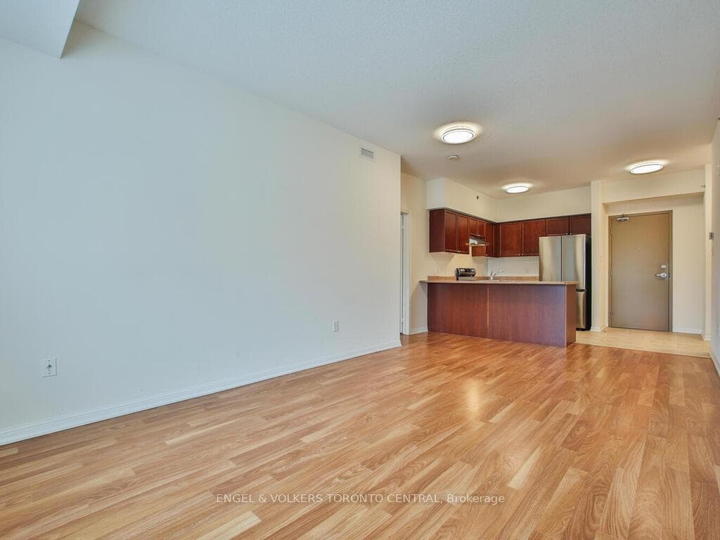 16 Westbury Road Unit 113 photo 2