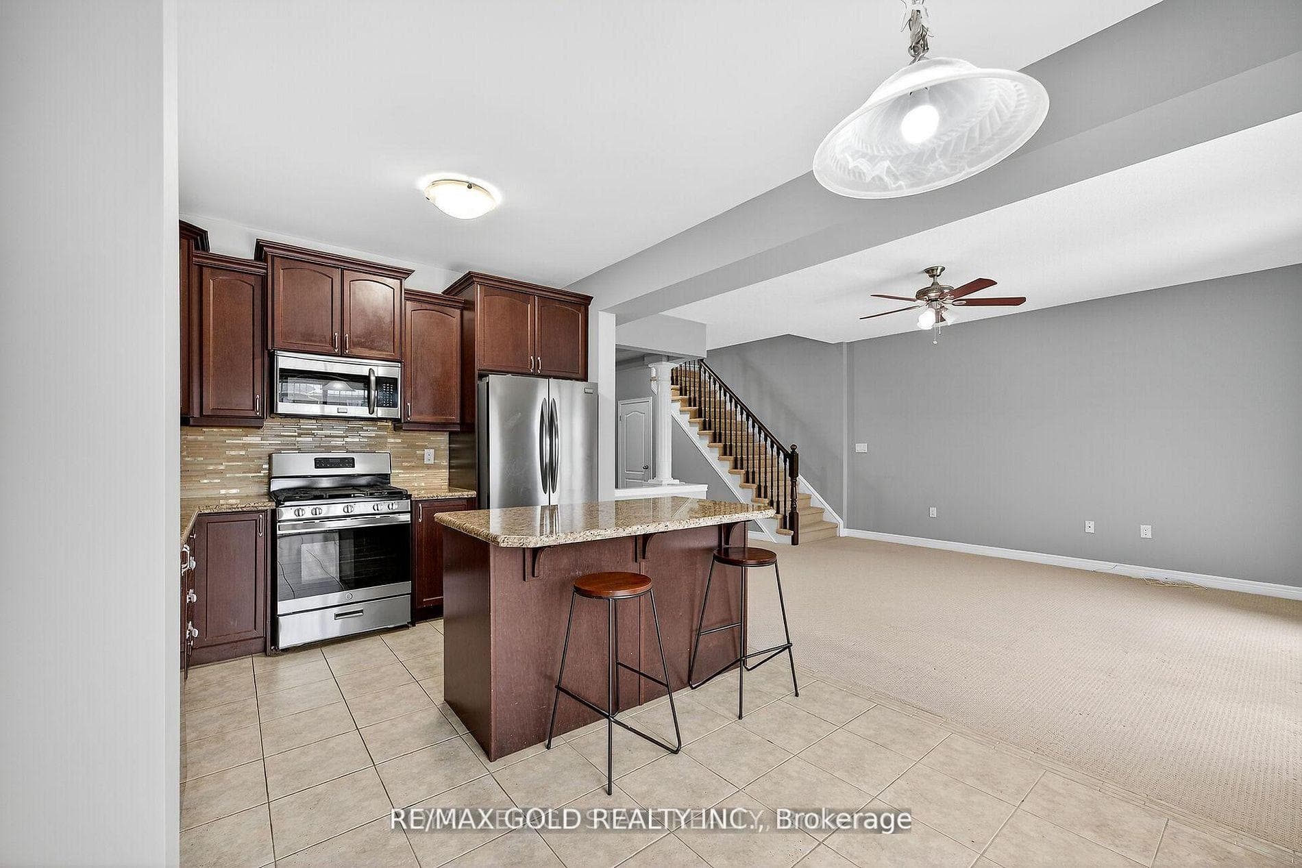 61 Irwin Avenue photo 8