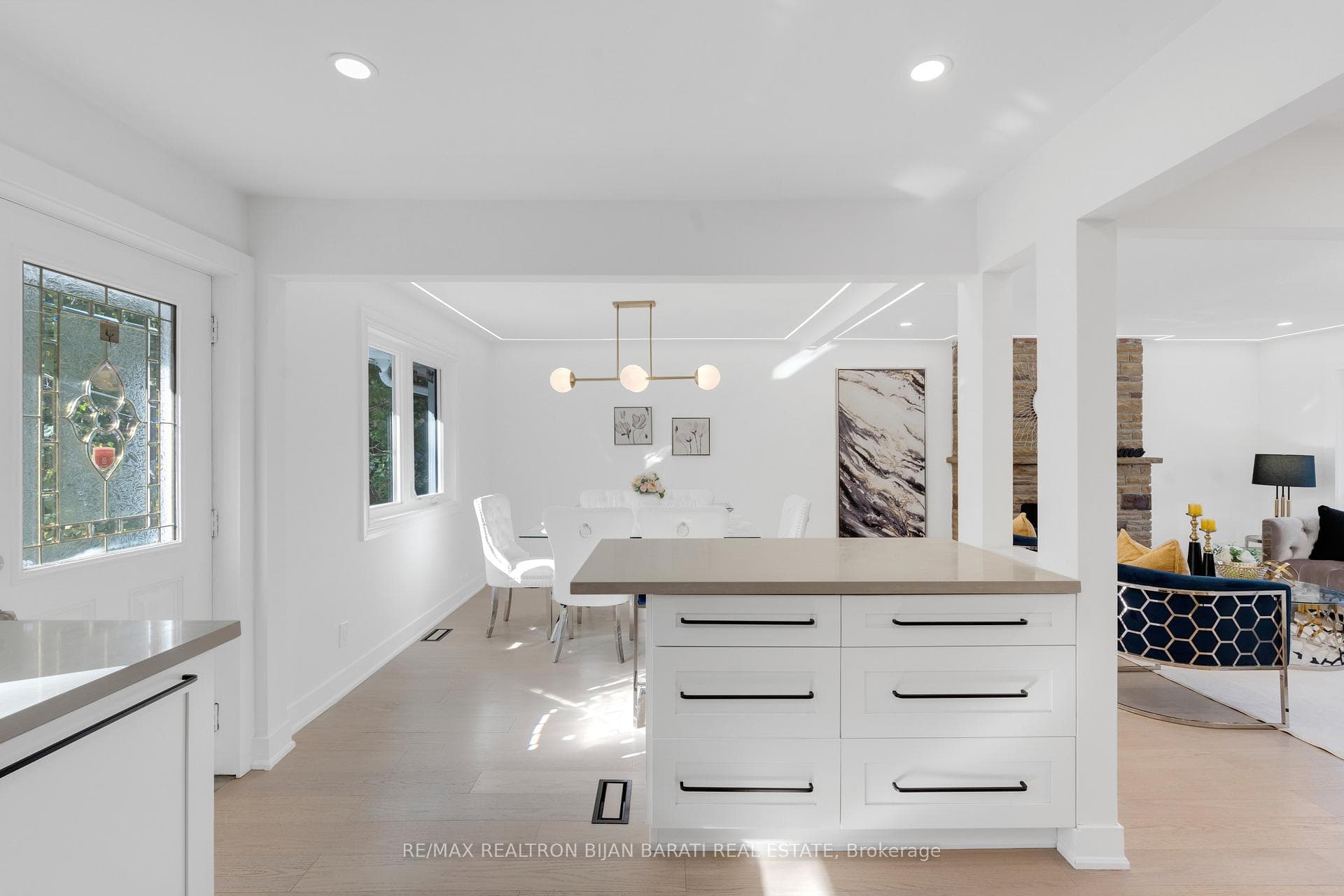 14 Henderson Avenue photo 15