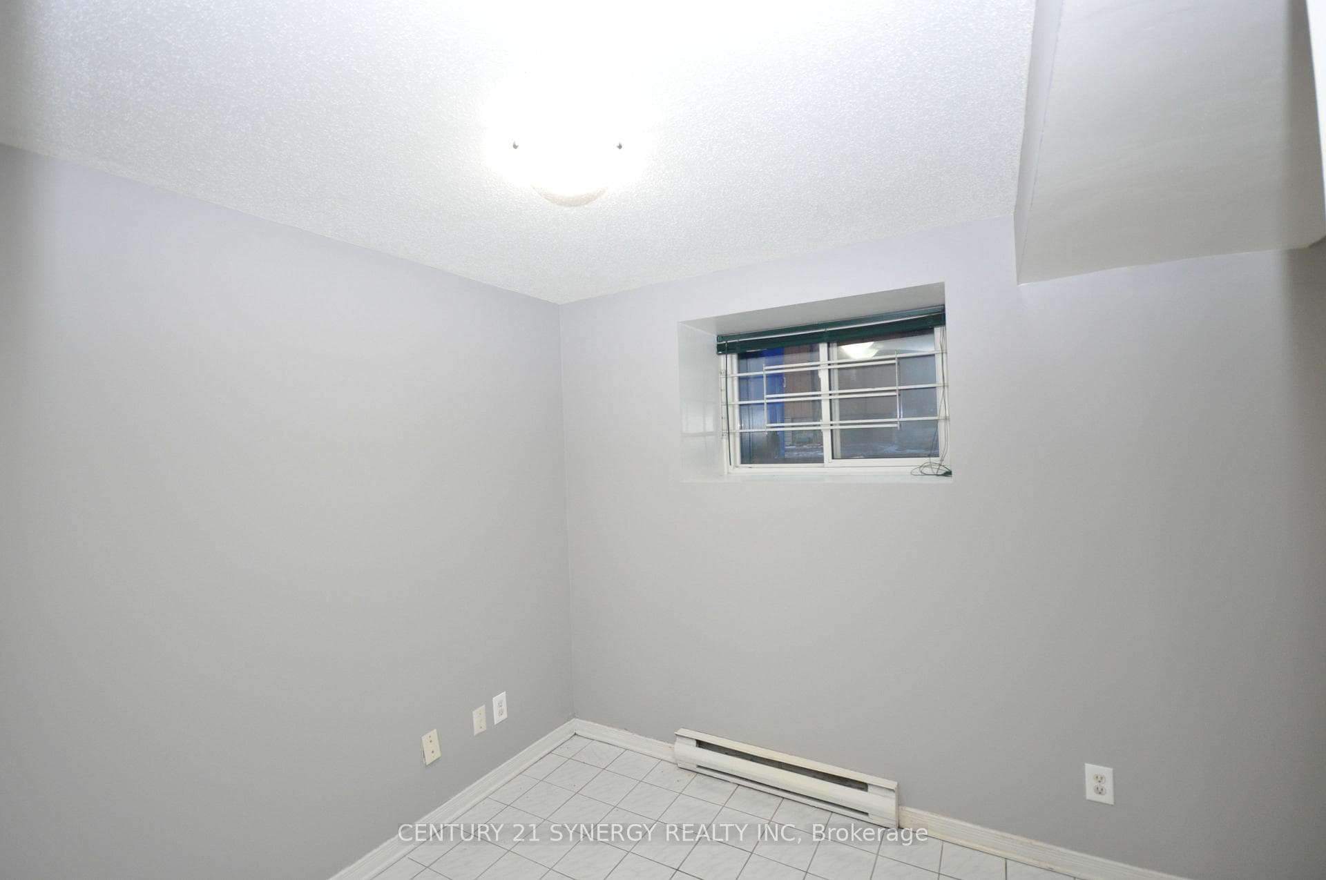450 MACLAREN Street Unit 2 photo 9