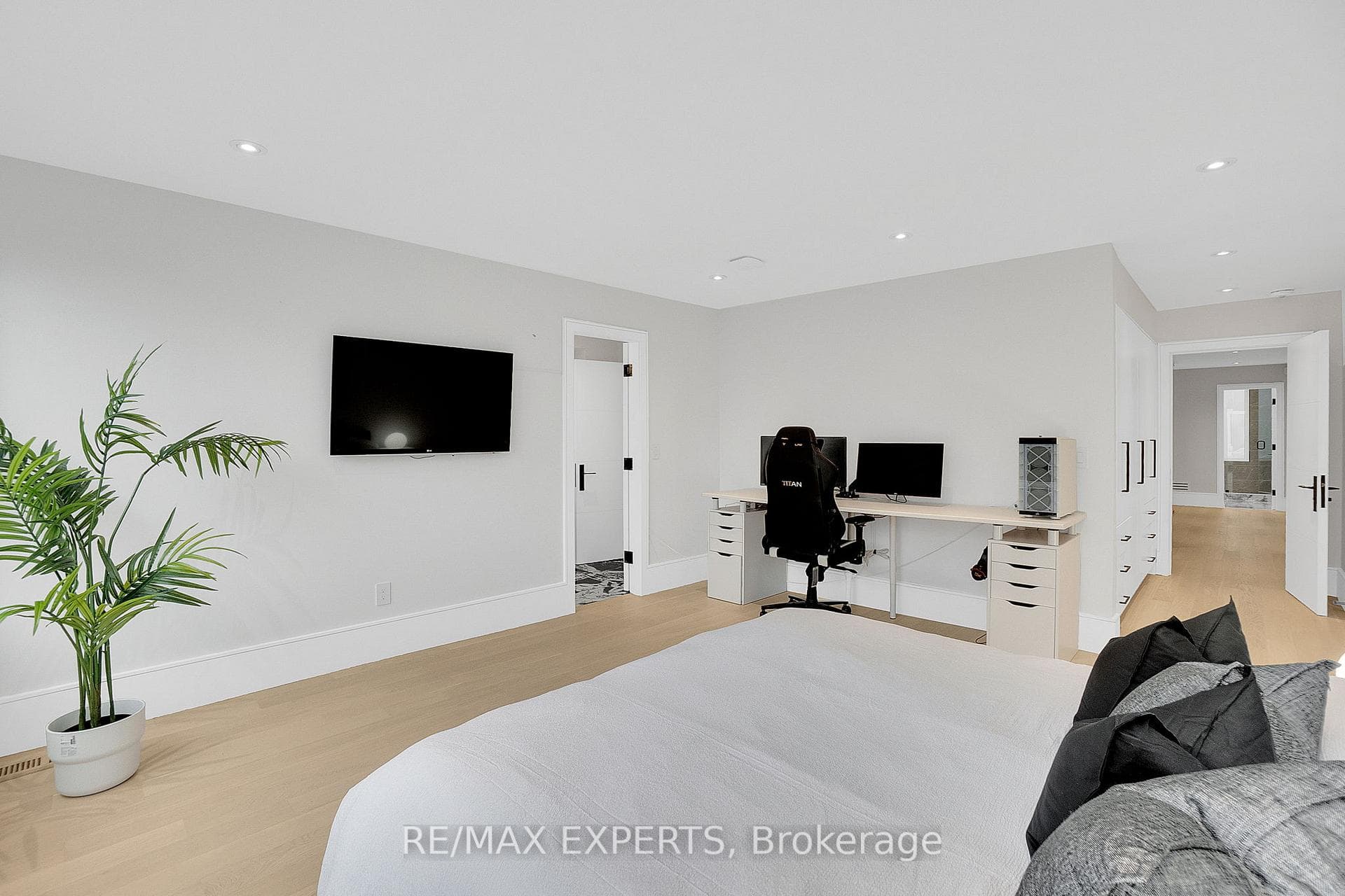 66B Victor Avenue photo 13