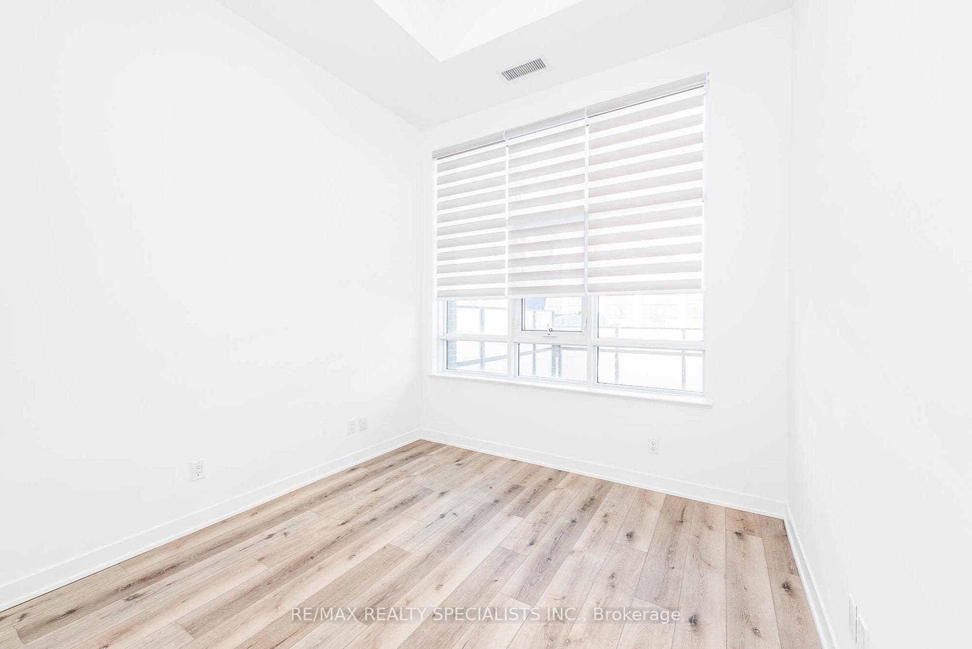 405 DUNDAS Street Unit 115 photo 19