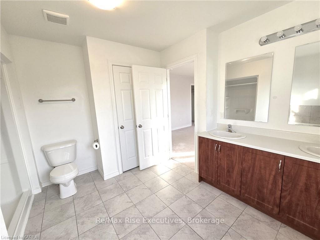 35 BRENNAN Crescent photo 15