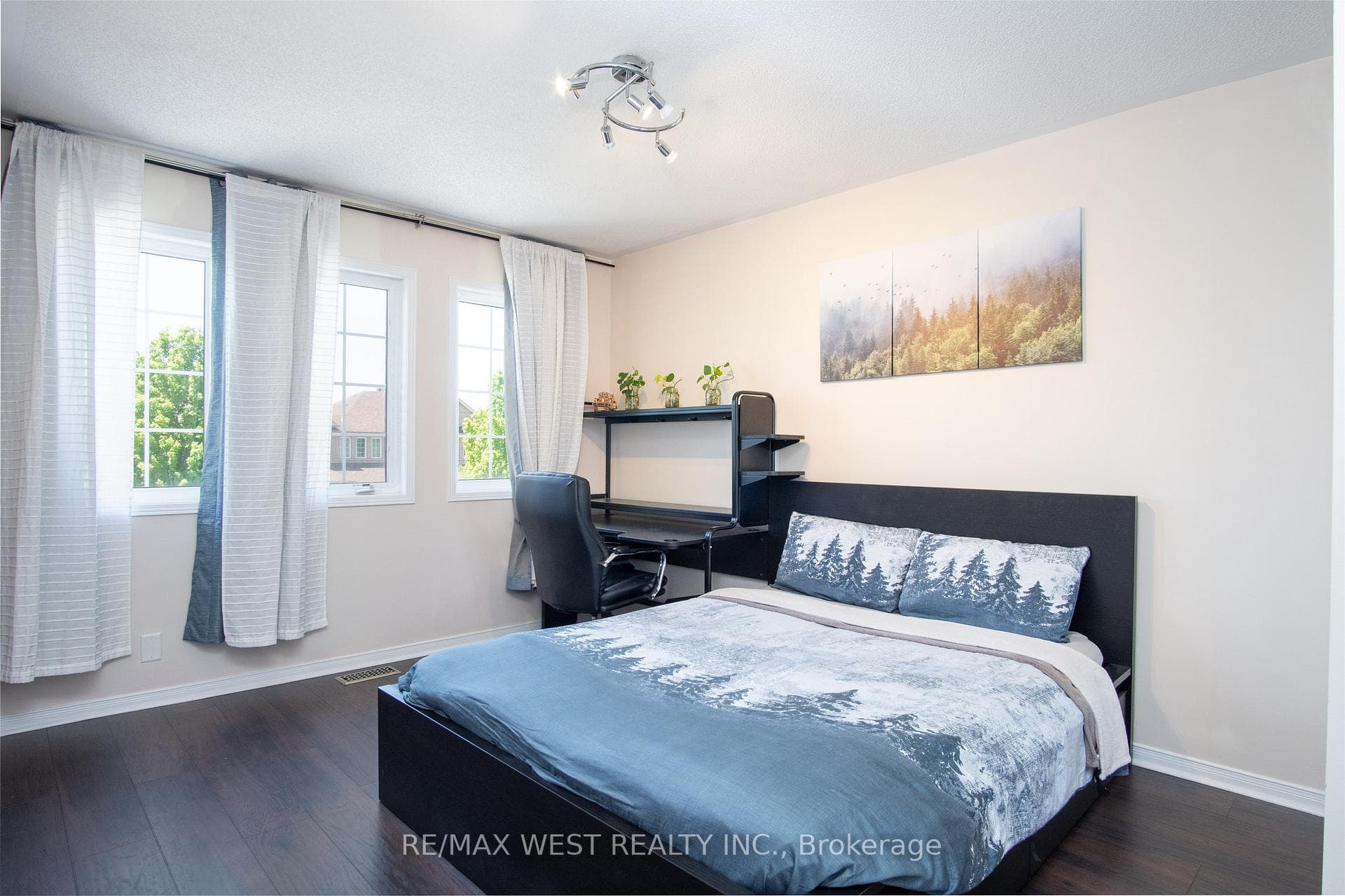 6095 Rowers Crescent photo 21