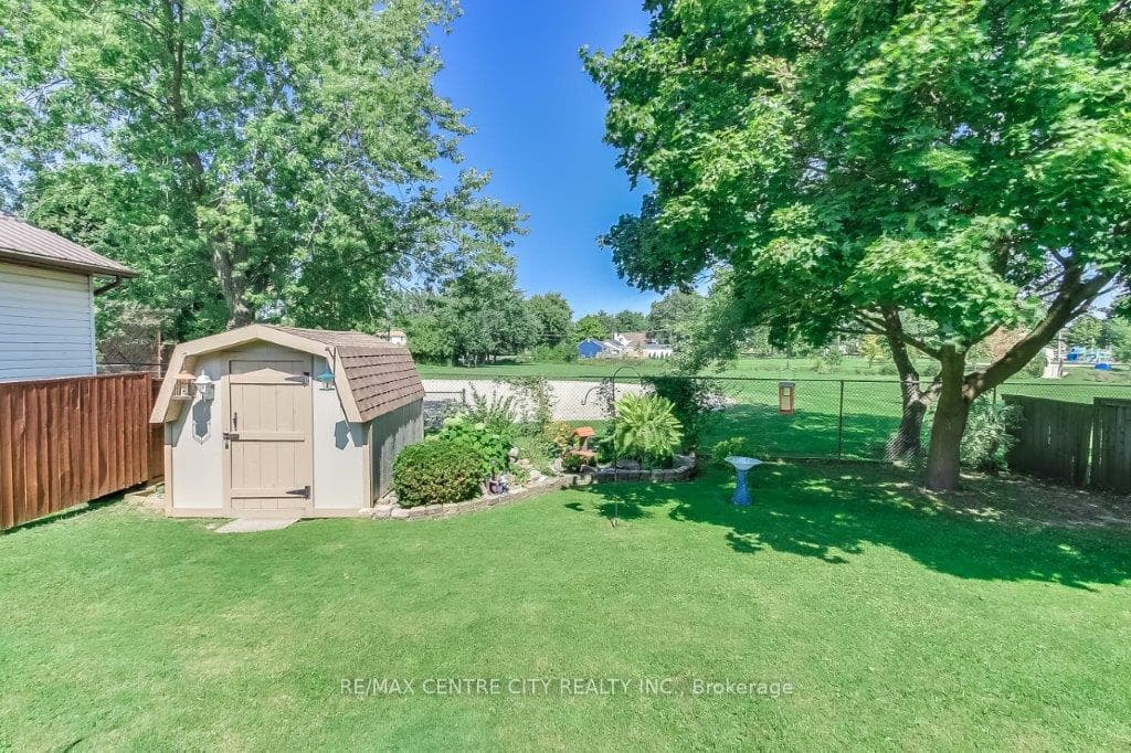 112 Harold Court photo 5
