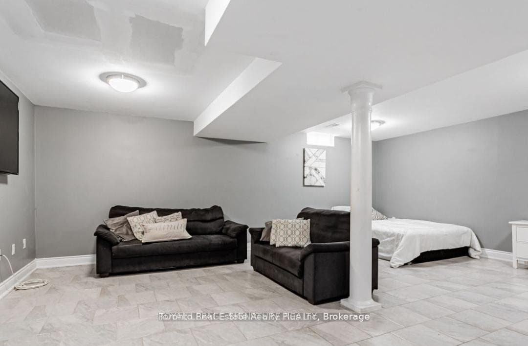 18 Preston Avenue photo 14