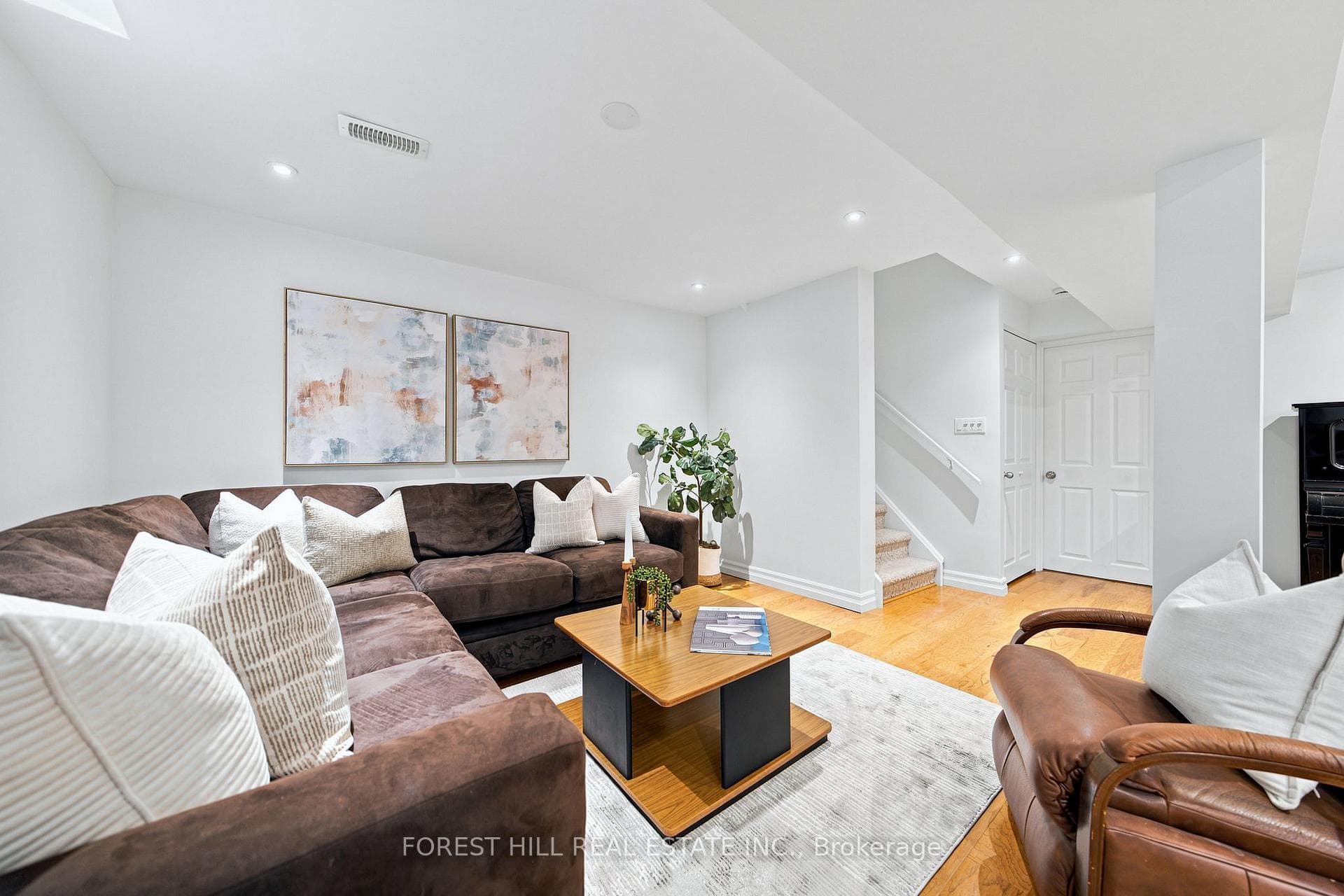 84 Kings College Road photo 29