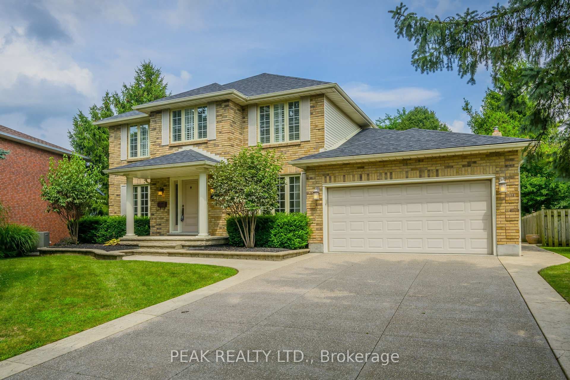 600 Stonebury Crescent photo 2