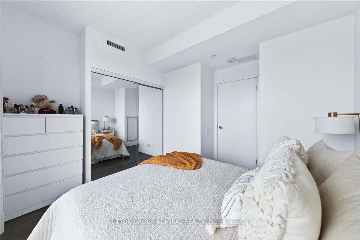1815 Yonge Street Unit 2006 photo 18