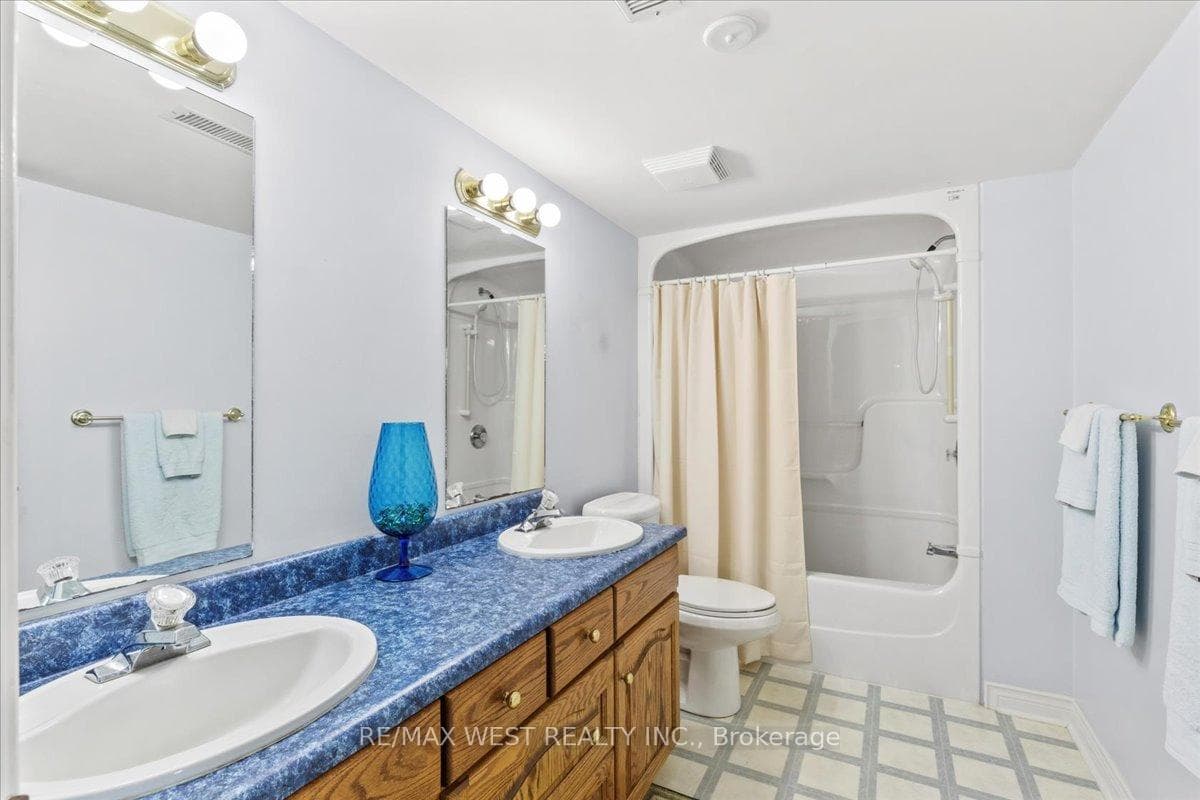 413 Greenwood Street photo 13