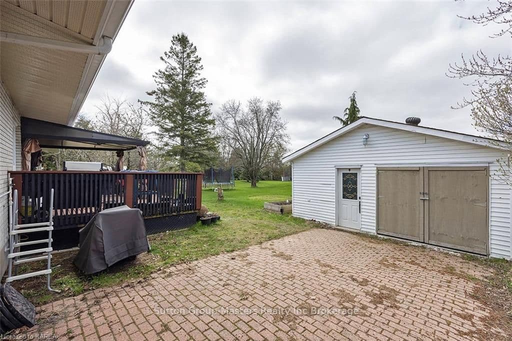 2353 MCIVOR Road photo 42