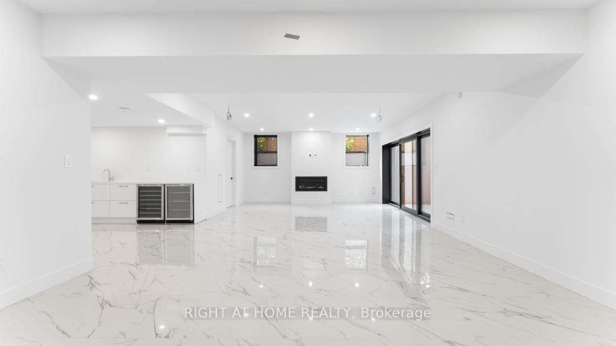 301 Lakeshore Road photo 34