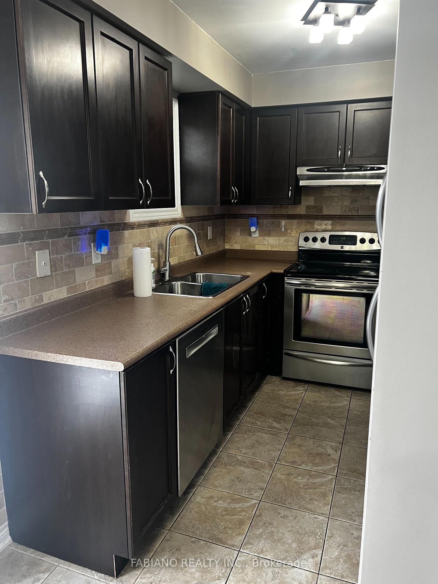 9 Admiral Crescent photo 10