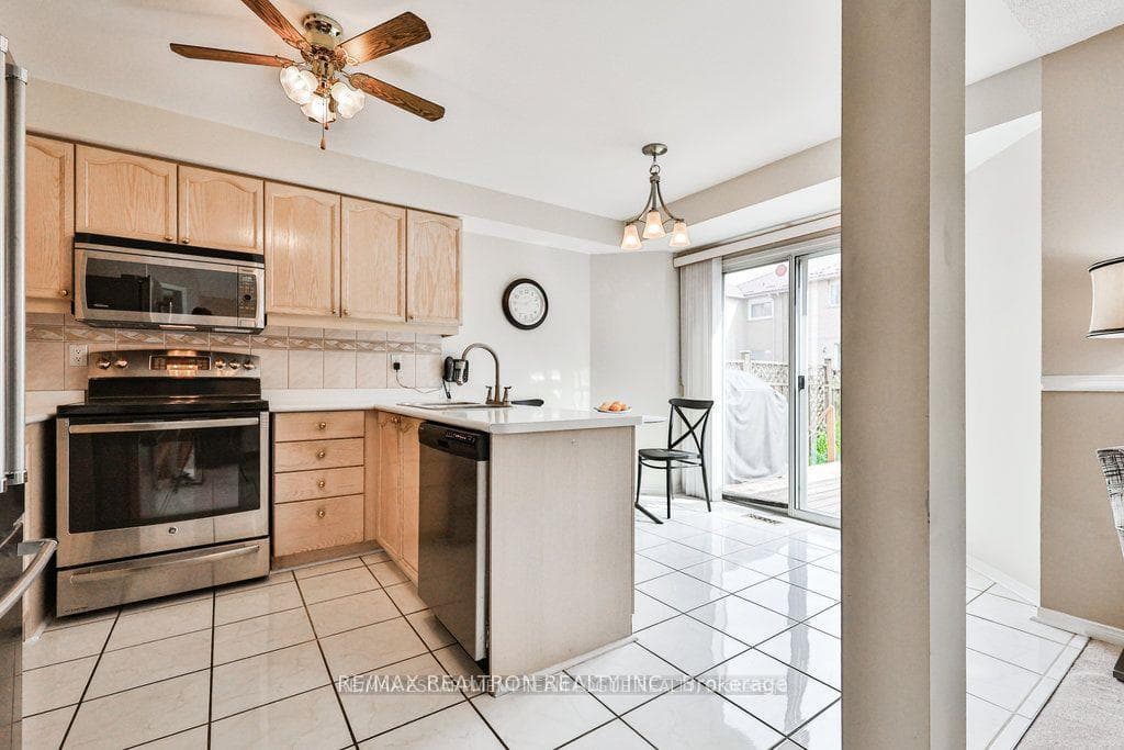 1038 WINDSOR HILL Boulevard photo 4