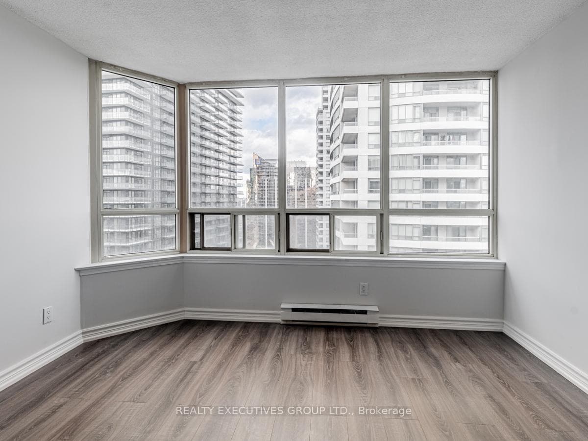 30 Greenfield Avenue Unit 2202 photo 16