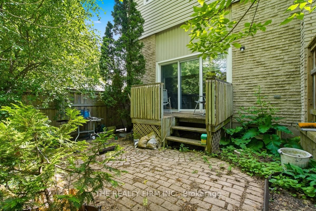 159 Sandringham Crescent Unit 32 photo 29