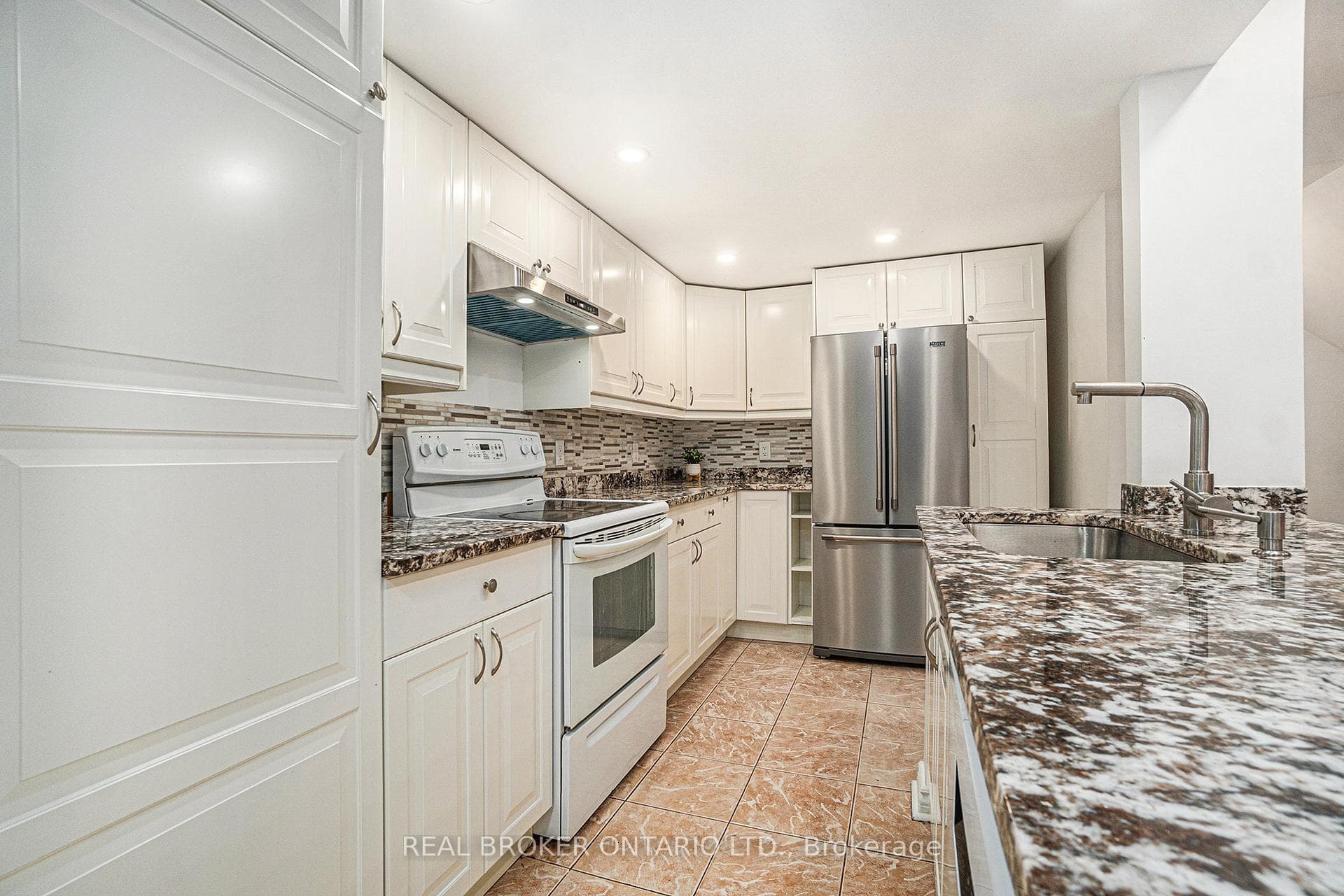 1204 Shillington Avenue Unit 5 photo 3