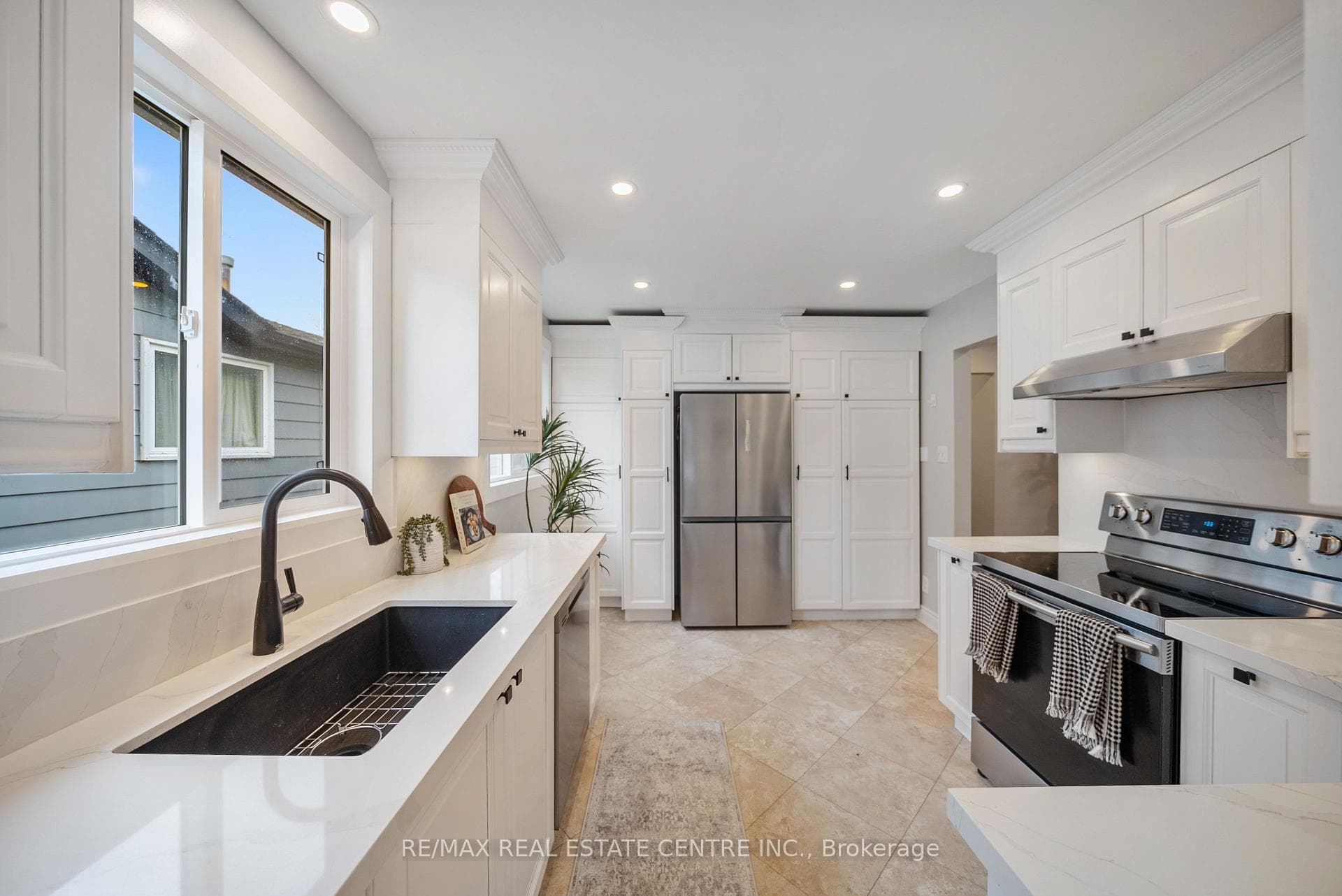 326 Whitehead Crescent photo 18
