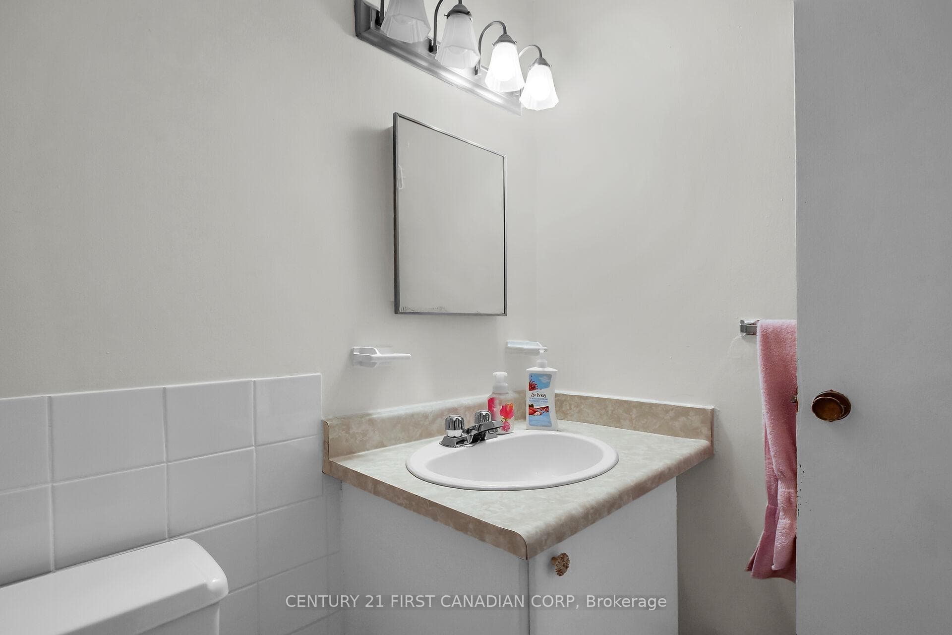 645 Wonderland Road Unit 7 photo 10