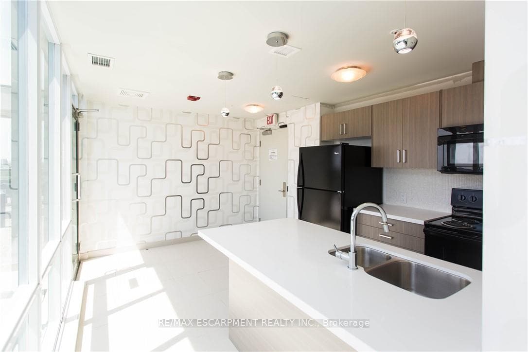 80 Esther Lorrie Drive Unit 104 photo 32