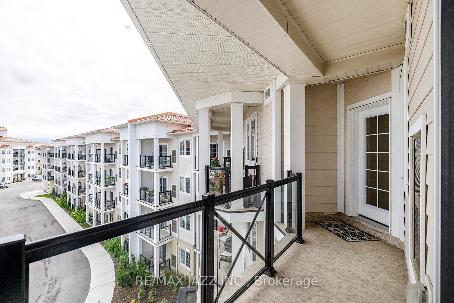50 Lakebreeze Drive Unit 401 photo 17