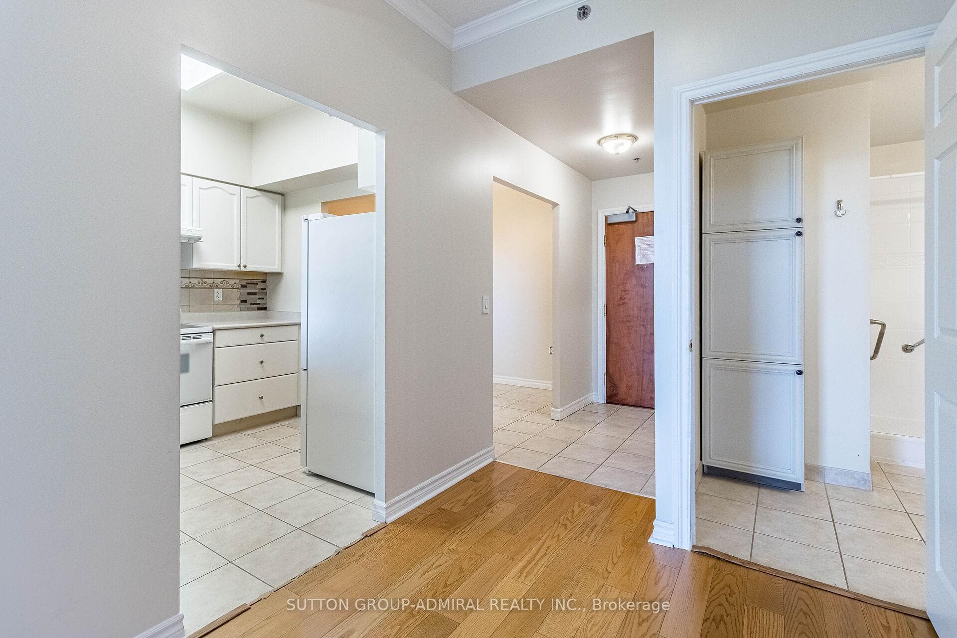 100 Burloak Drive Unit 1515 photo 9