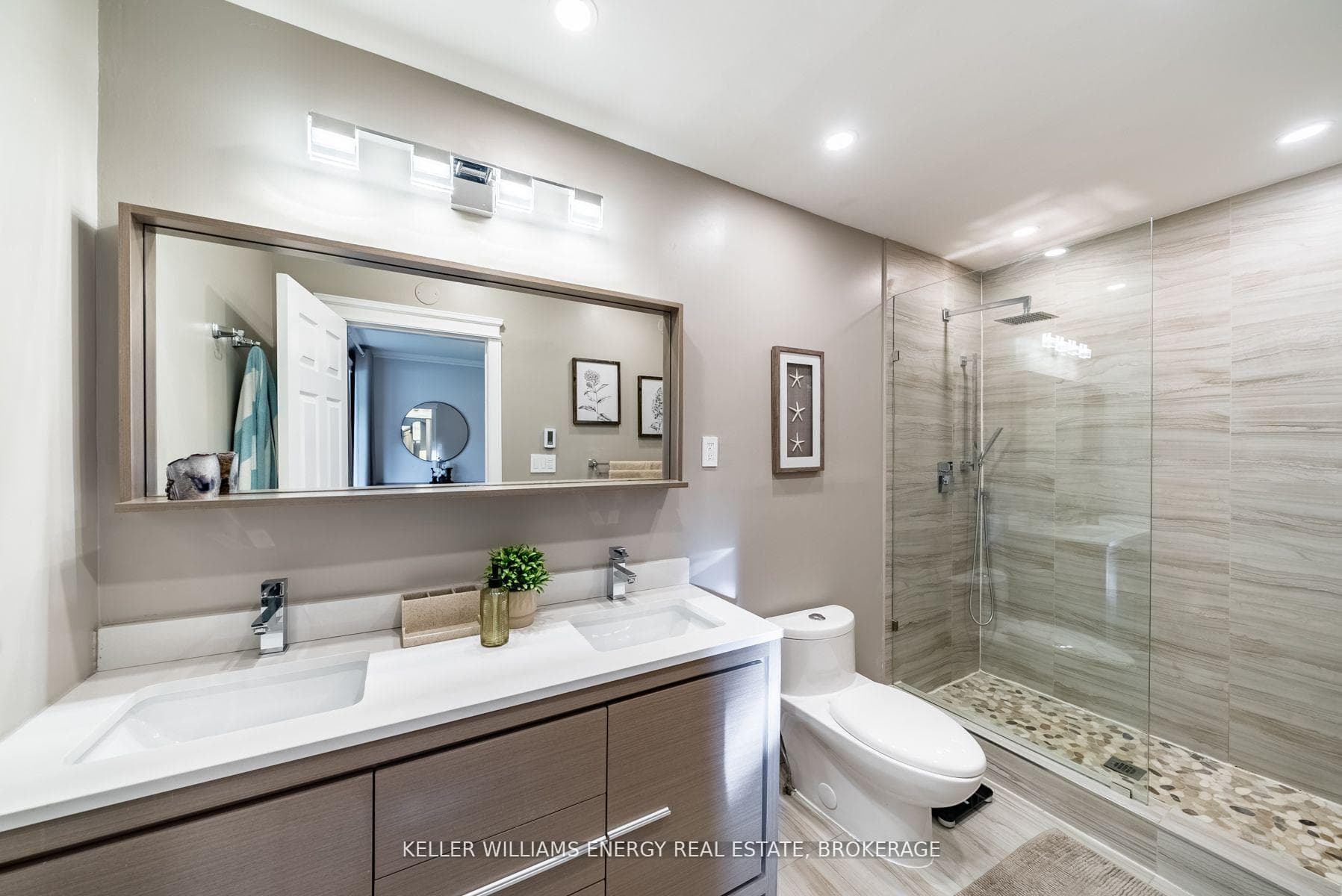851 Swiss Heights photo 20