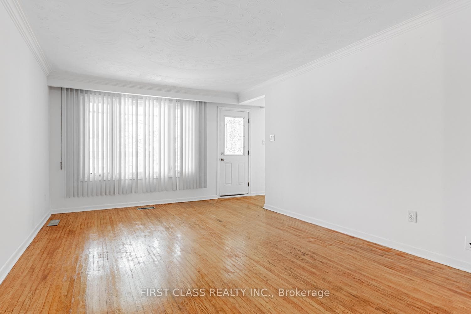 211 Shawnee Circle photo 4