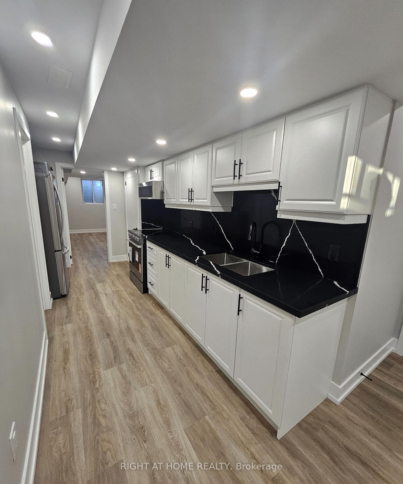 852 Aspen Terrace Unit Lower photo 9