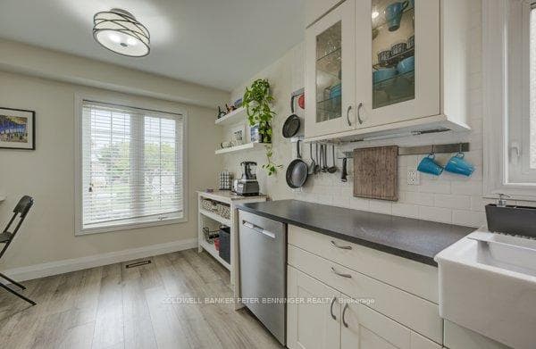 520 Eliza Crescent photo 18