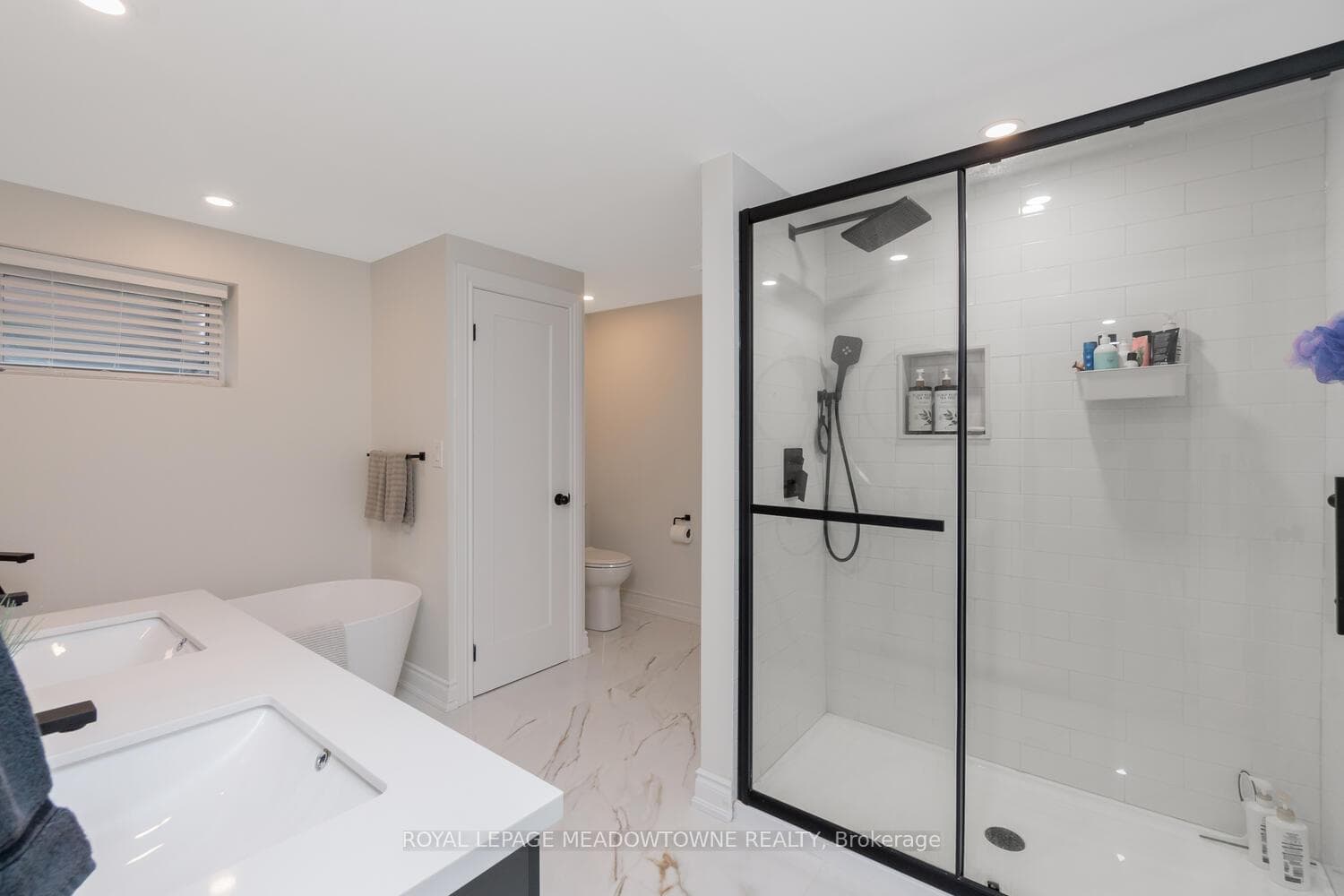 10 Roydon Place photo 24