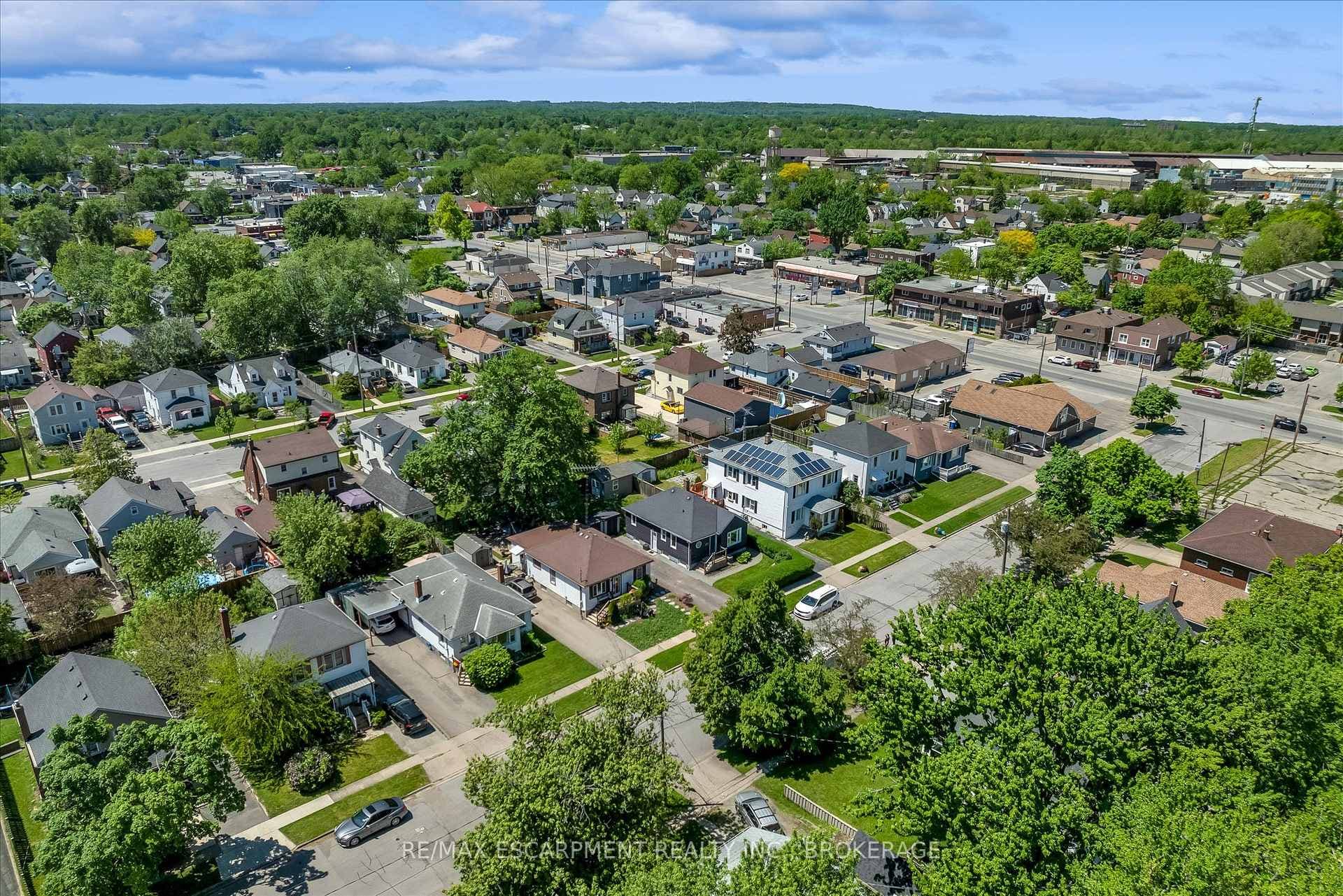 19 Lyons Avenue photo 40