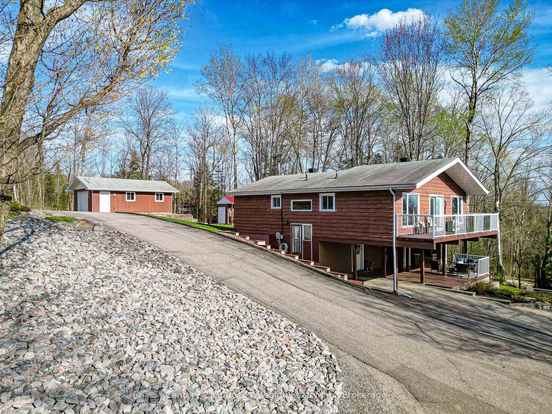 240 Lees Road photo 3