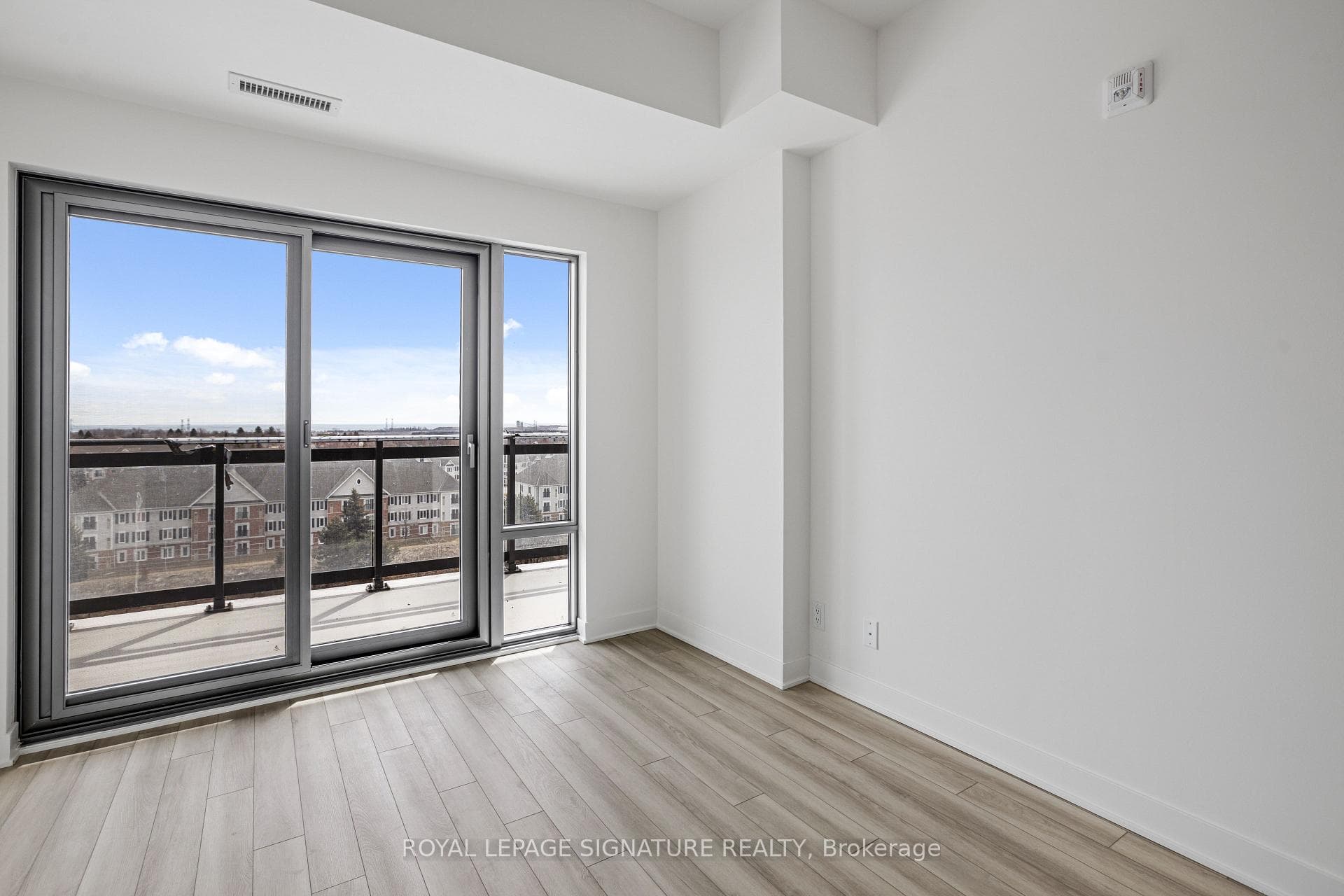 51 Clarington Boulevard Unit 703 photo 12