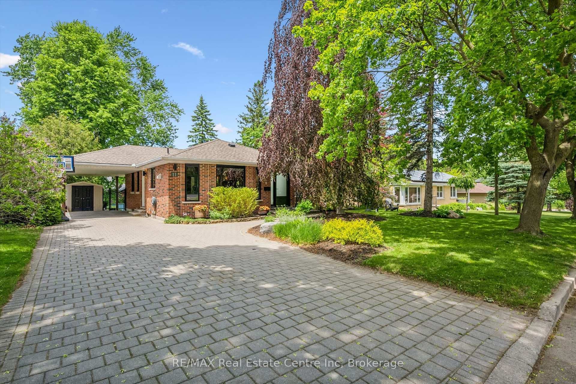 11 Floral Drive photo 1