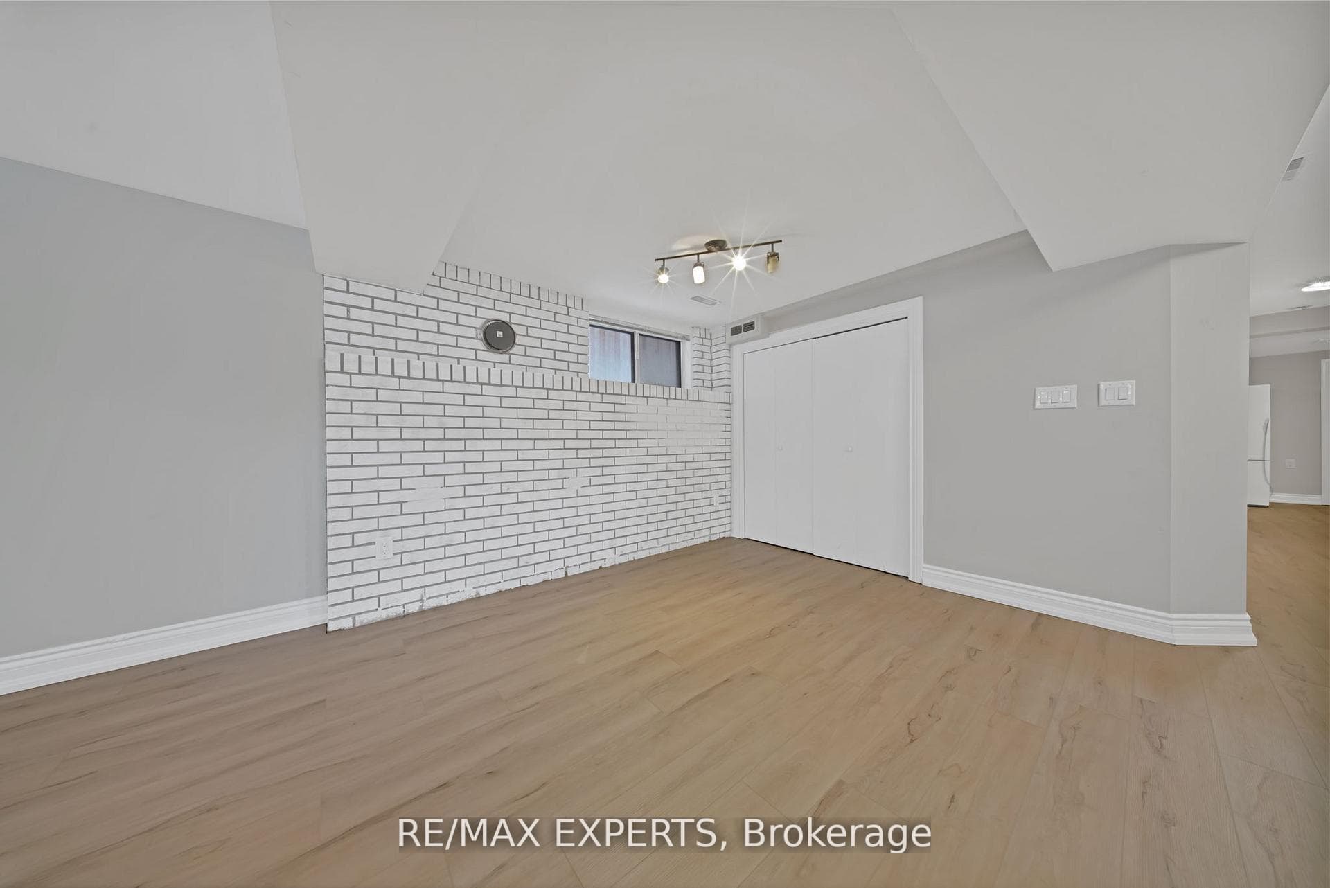 934 Beechwood Avenue Unit Lower photo 17