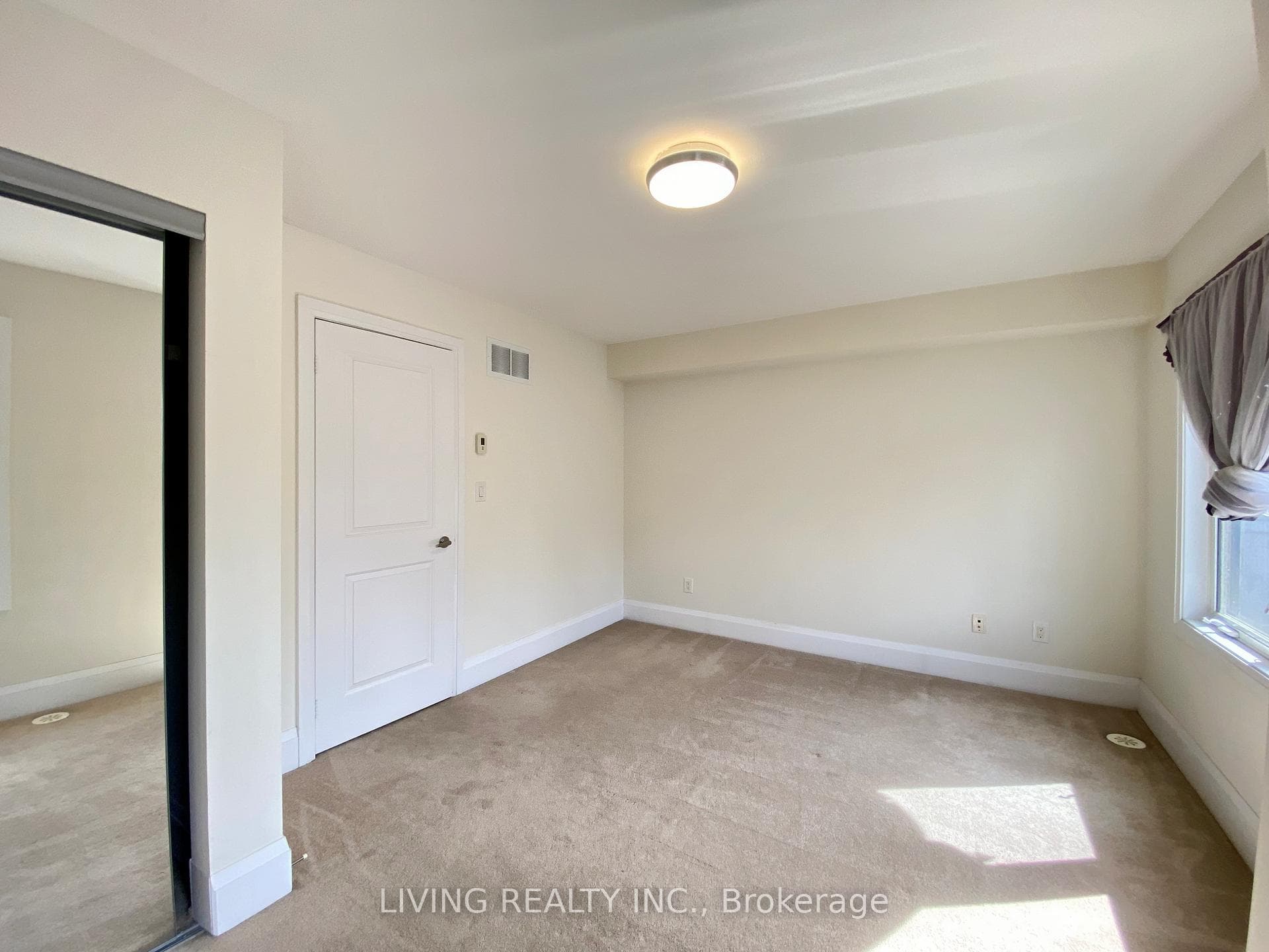 7 Oakburn Crescent Unit TH26 photo 23