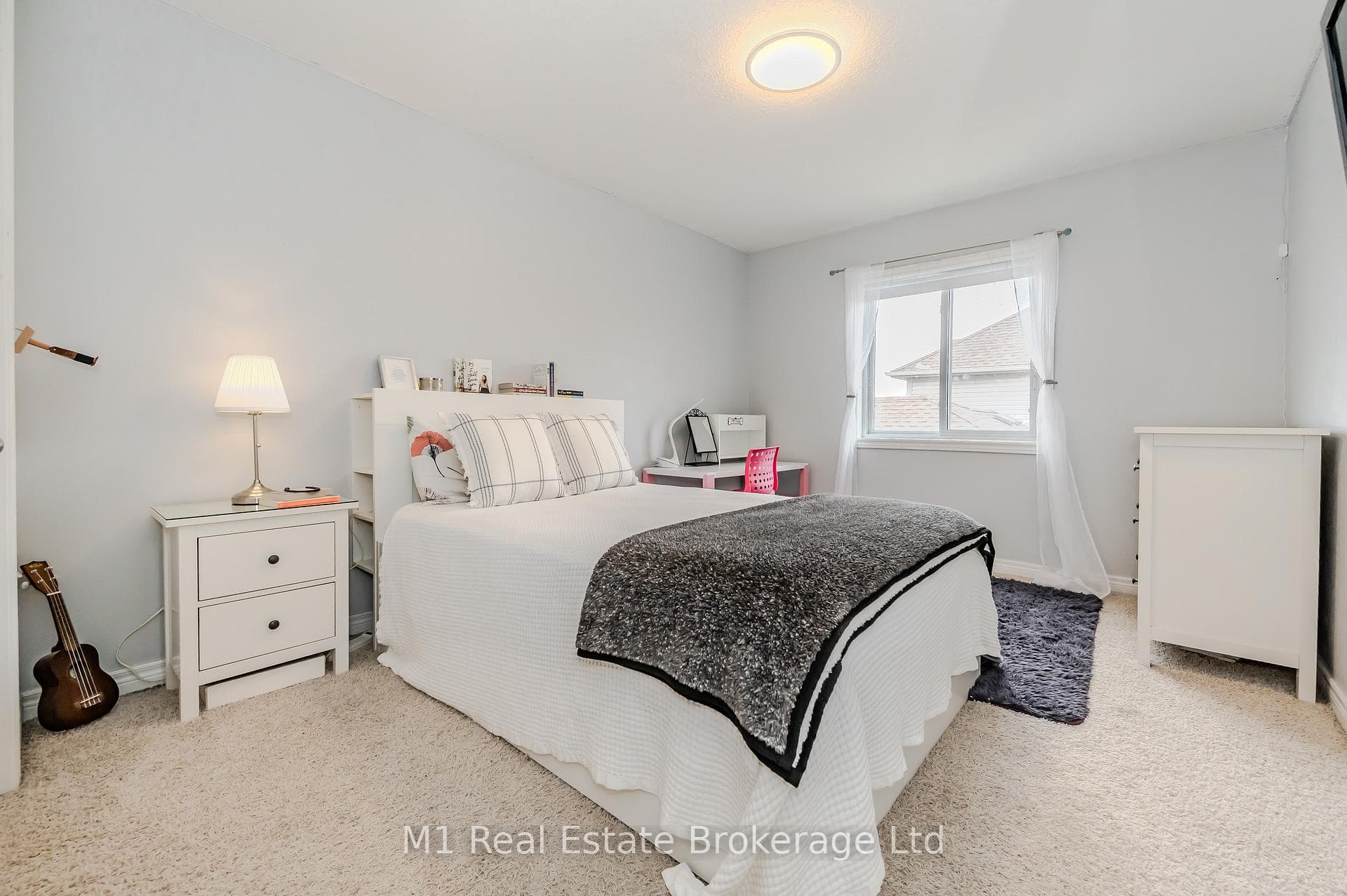 4 Endeavour Drive photo 21