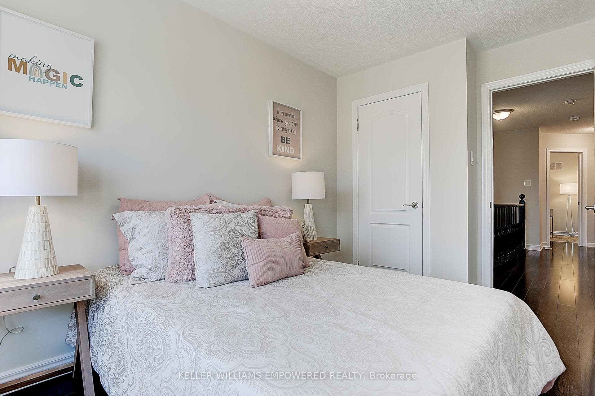 85 Chayna Crescent photo 31