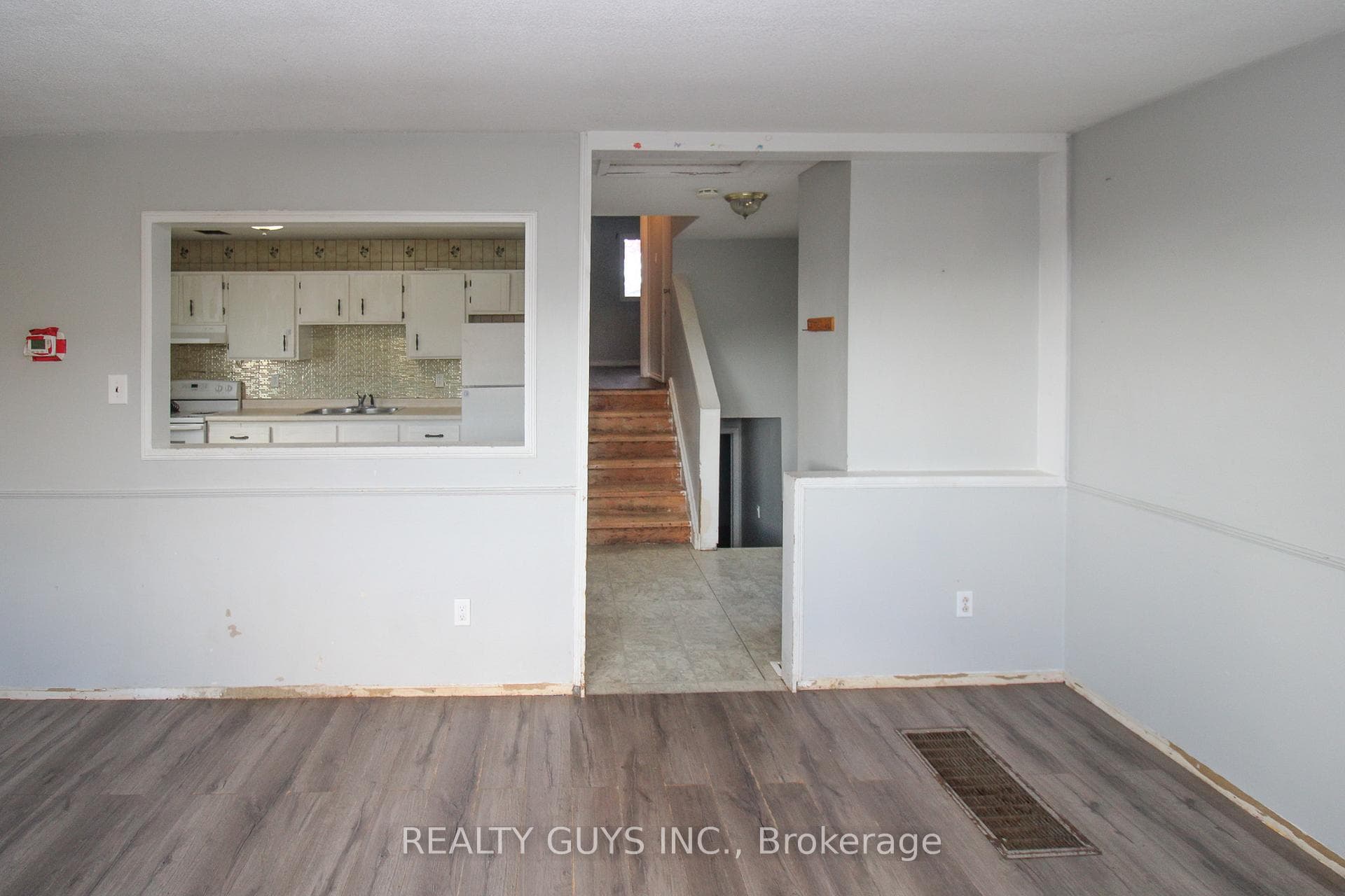 290 Mcfarlane Street photo 15