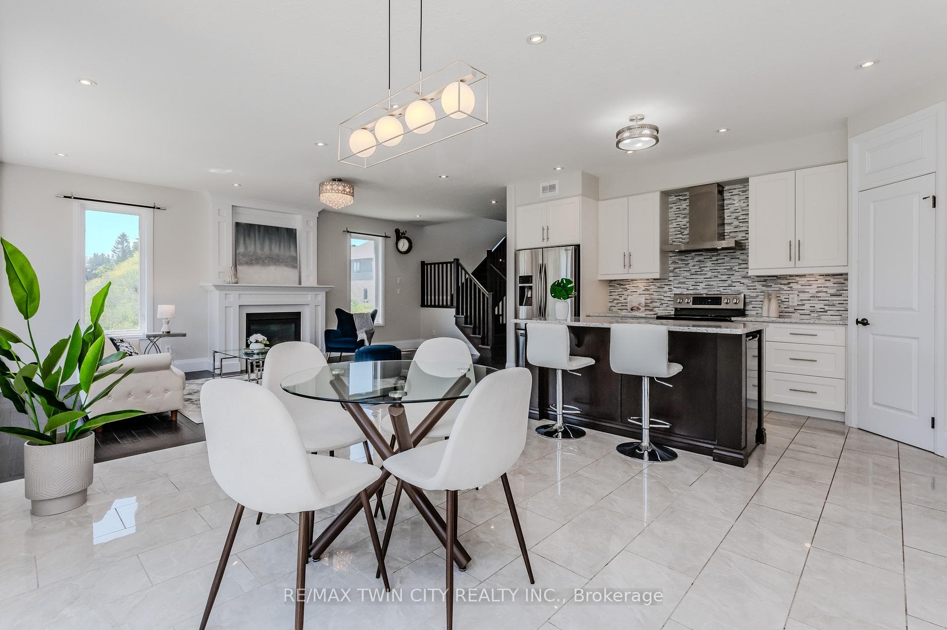 231 Carriage Way photo 8